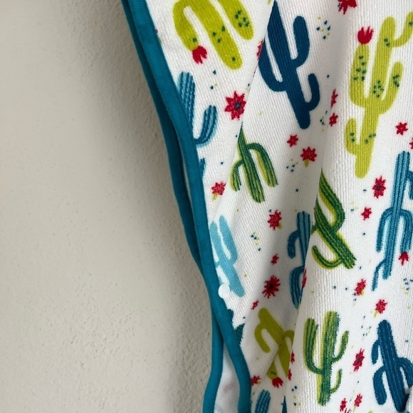 SAFDIE White Green Cacti Hooded Beach Towel - Picture 3 of 7